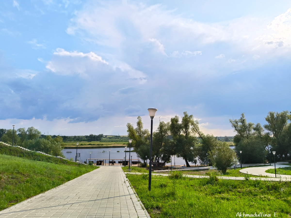 Начало набережной. Фото автора 2025