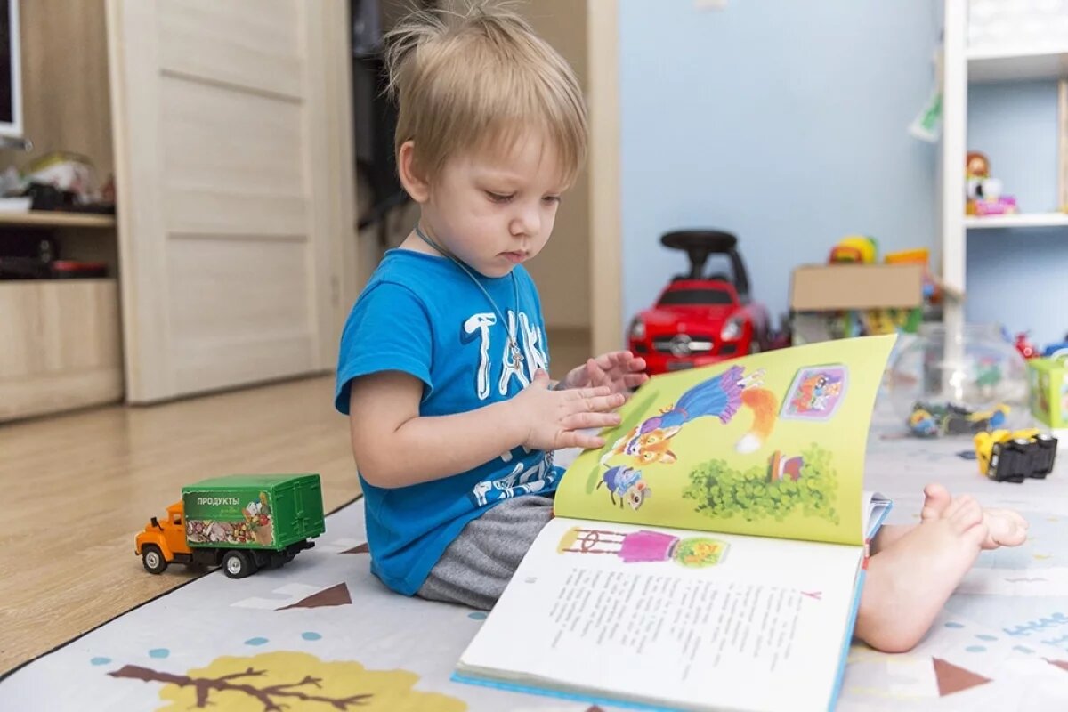    «Хорошее детство» — это в первую очередь не куча игрушек и дорогих подгузников, а любовь, безопасность и стабильность.