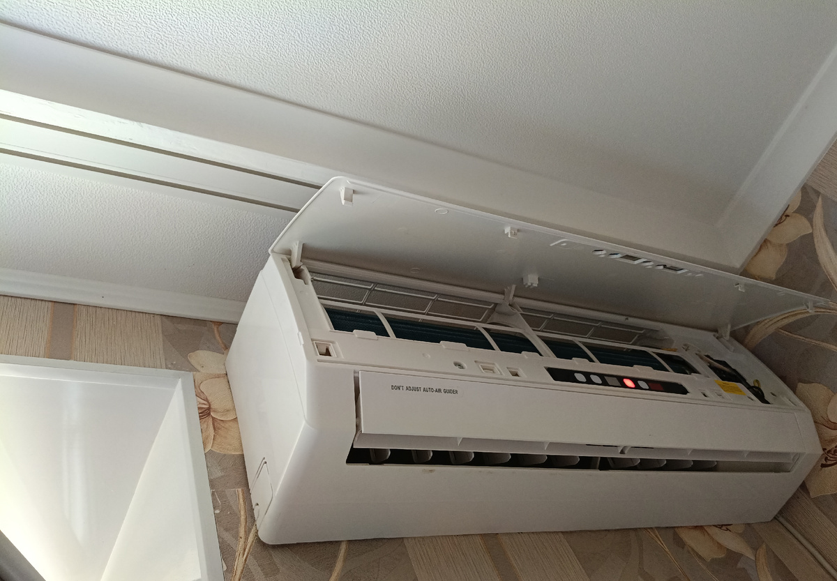 В процессе тестирования в спальне. Жаль, что вчера не сфотографировала снежную шубу - из-за расстройства и в голову не пришло