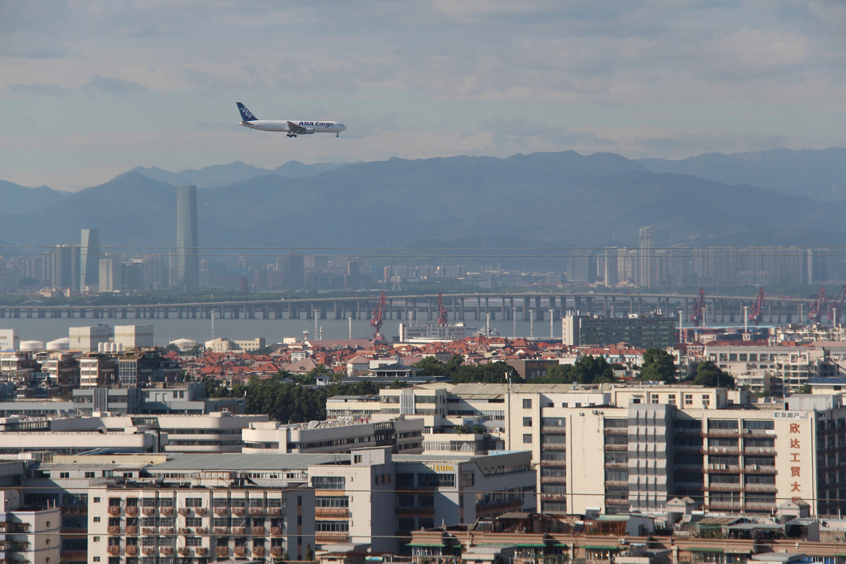 Небо над Сямэнем очень оживленное