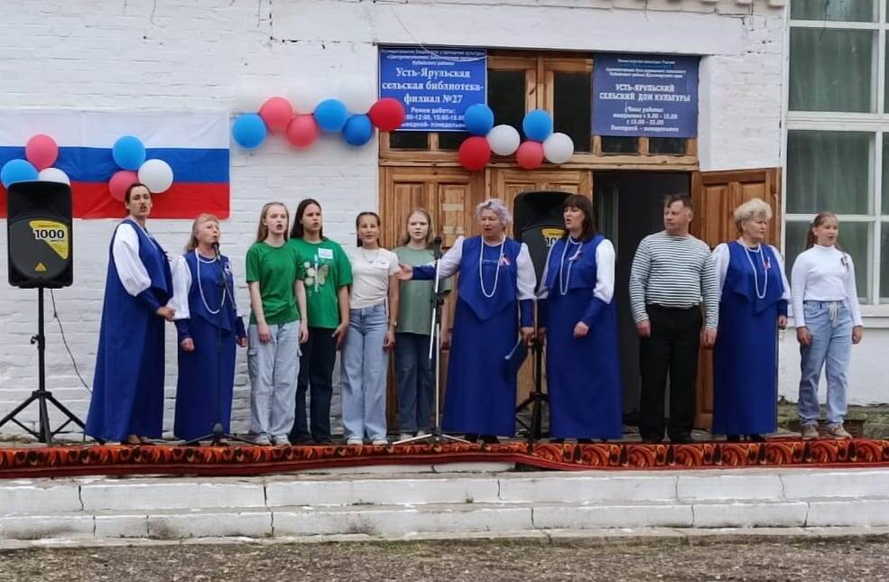 Выступление артистов Ирбейского района на Дне России