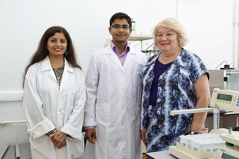 Шубхра Панде, Раджив Раджан и Валентина Кратасюк
