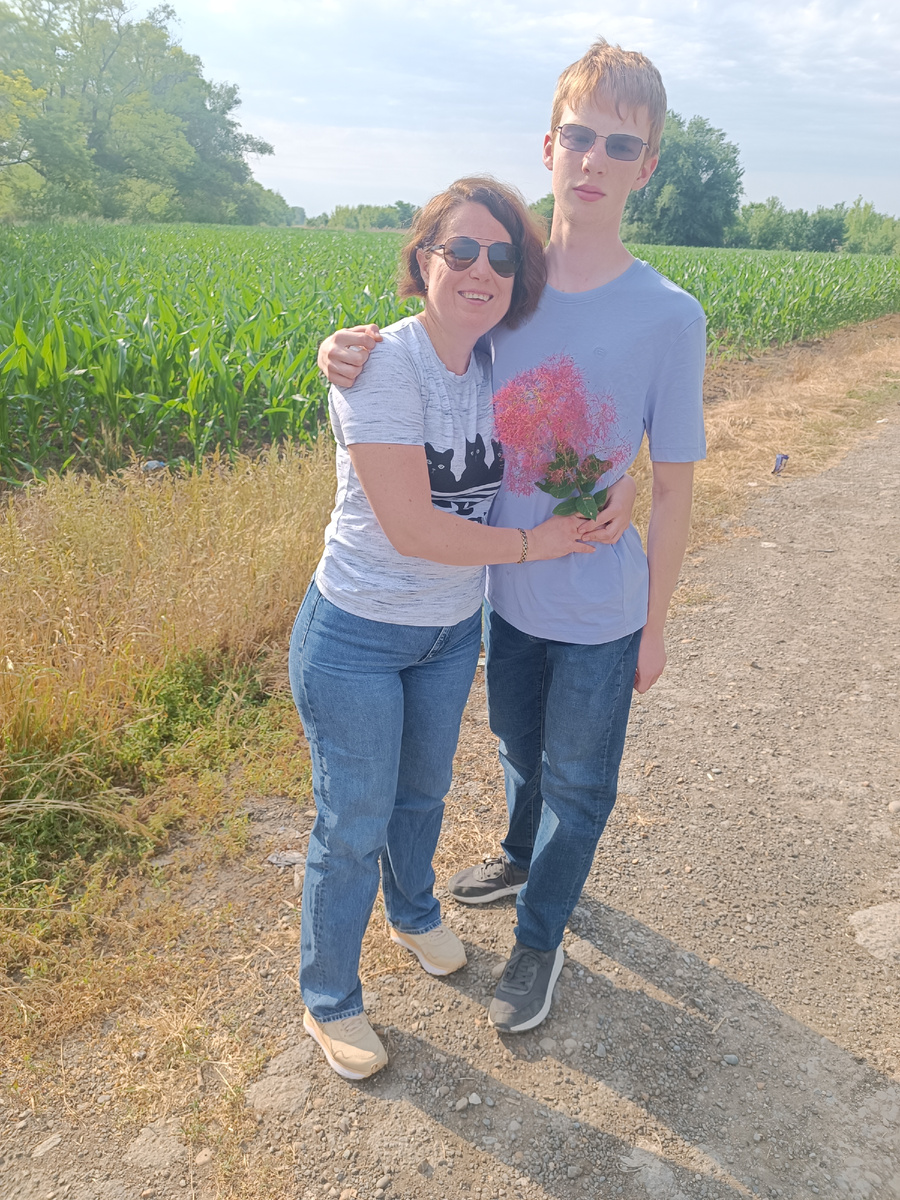 На фоне кукурузного поля🔥