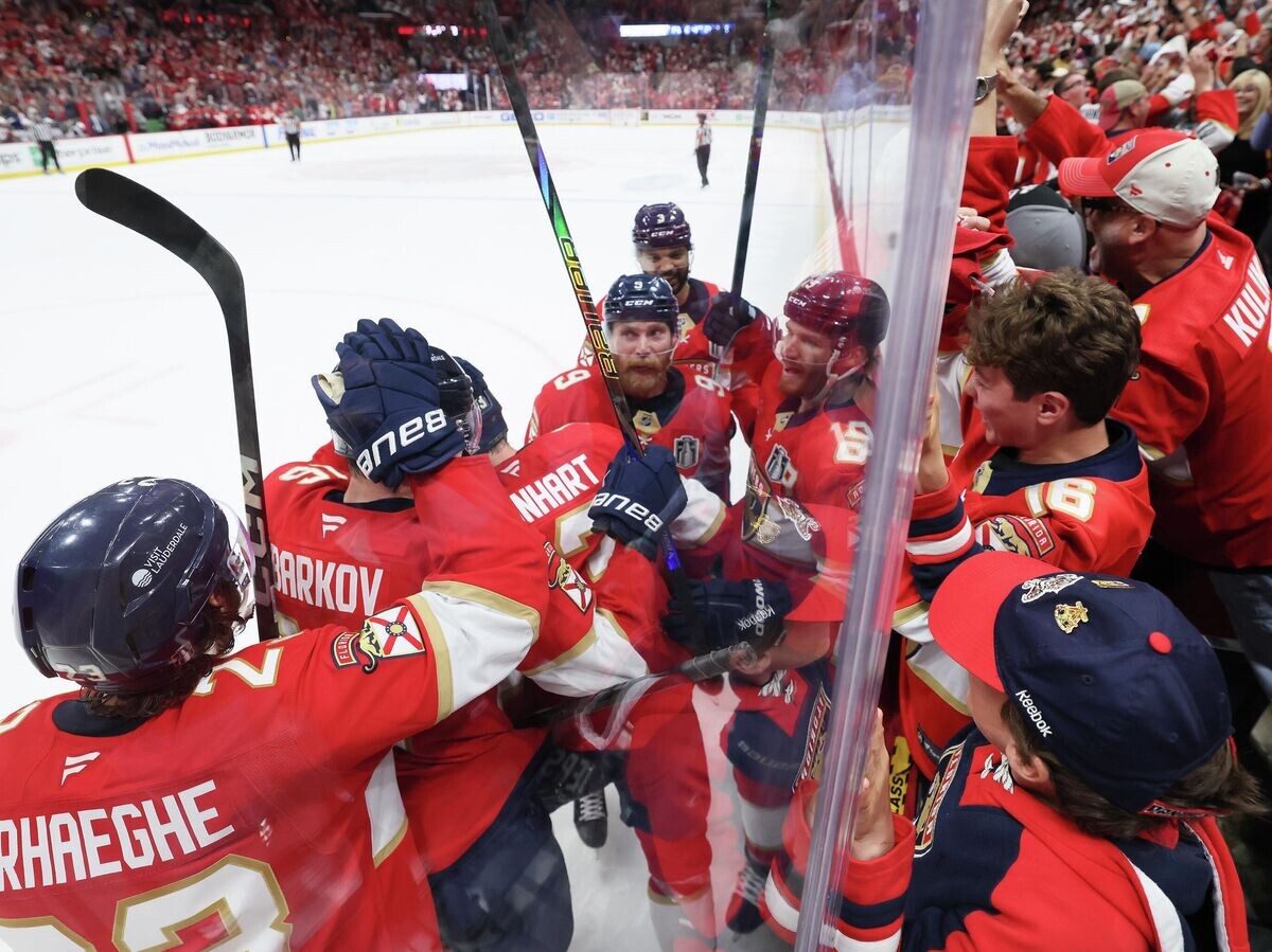    Хоккеисты "Флориды Панерз" празднуют гол© Getty Images / Bruce Bennett
