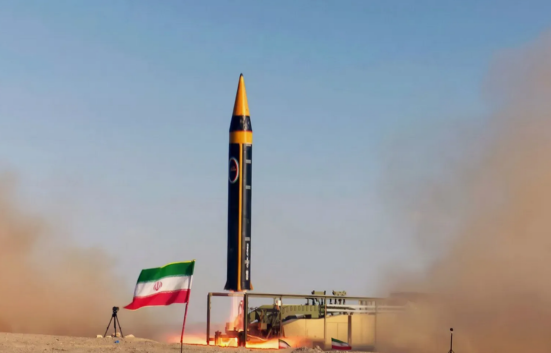 Иранская ракета "Хорремшехр-4" одна из наиболее опасных БРСД в иранском арсенале. В прошлый раз она пробила ПРО Израиля. Посмотрим что она сделает сейчас. Фото КСИР