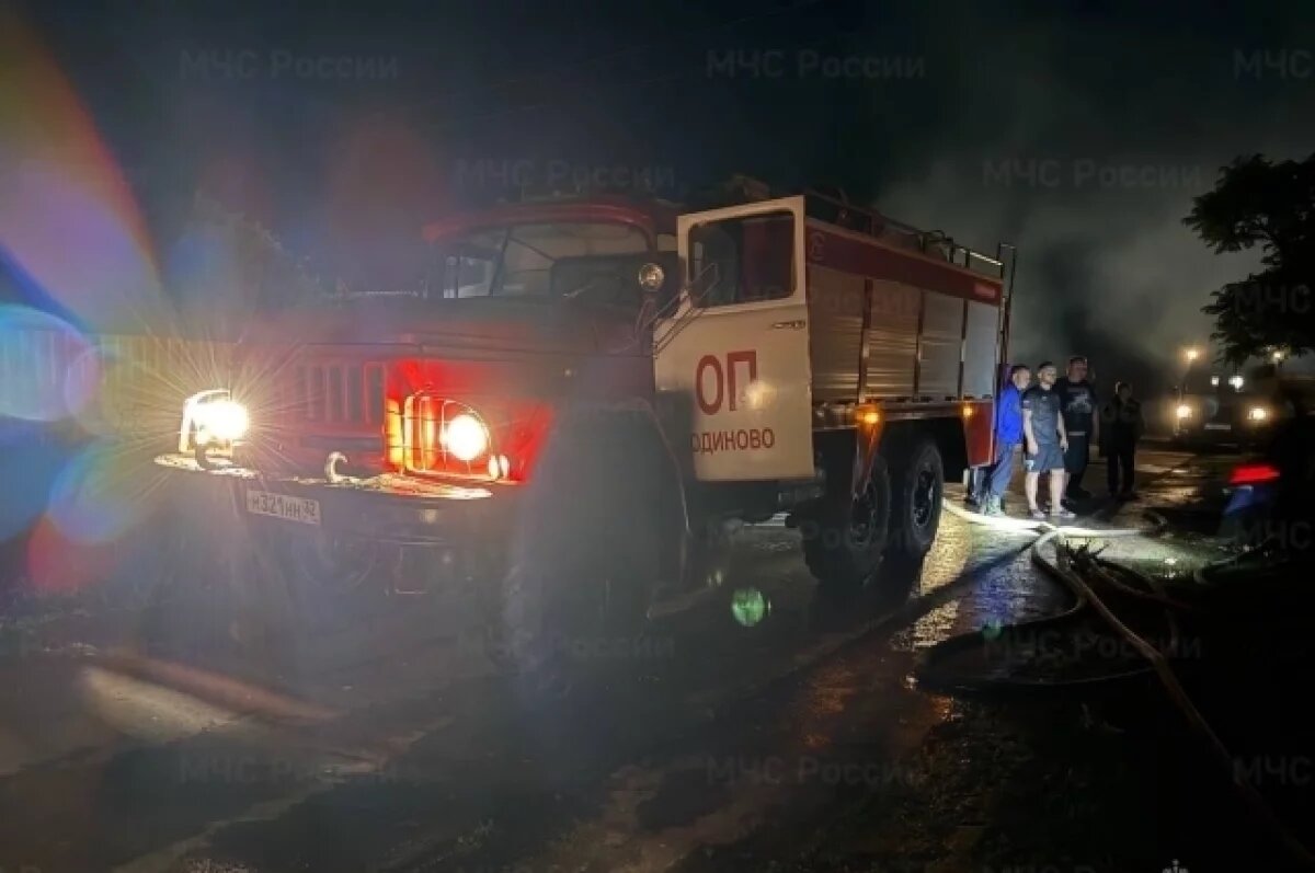    Сотрудники МЧС потушили жилой дом в брянском селе Юдиново ночью 13 июня
