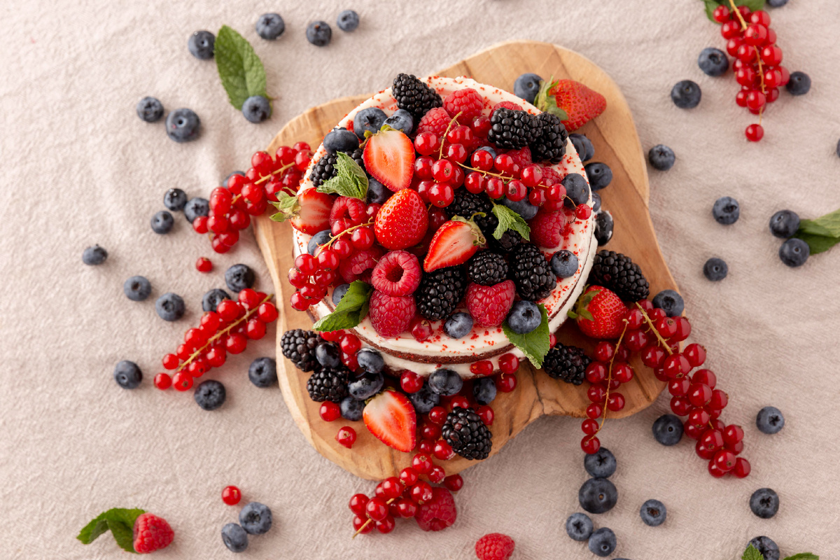 Сезонные продукты легко украсят вашу летнюю трапезу      Фото: freepik.com