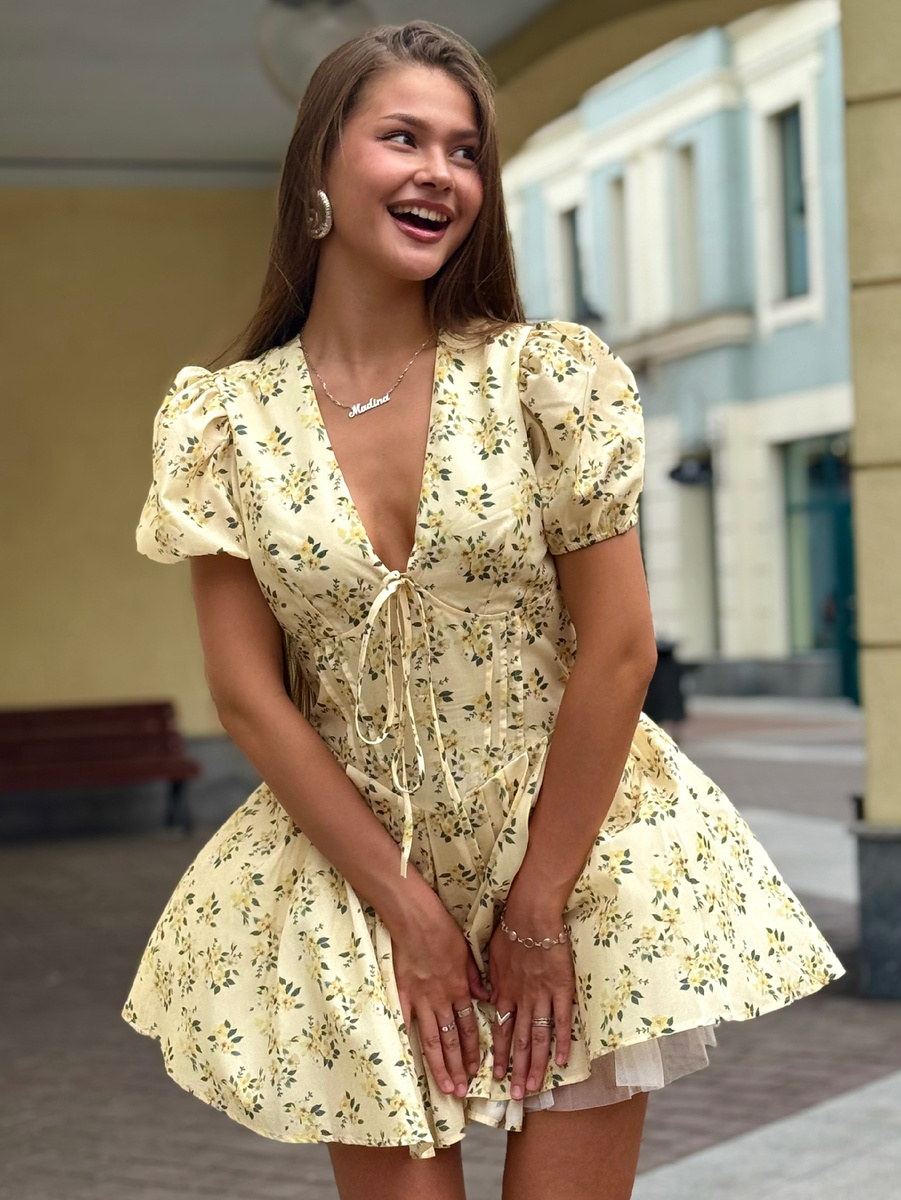 💛 Жёлтое платье — как солнечный витамин. Оно подойдёт тем, кто хочет добавить энергии в образ. Сочетай его с соломенной сумкой и сандалиями — и ты готова к любому летнему приключению!
