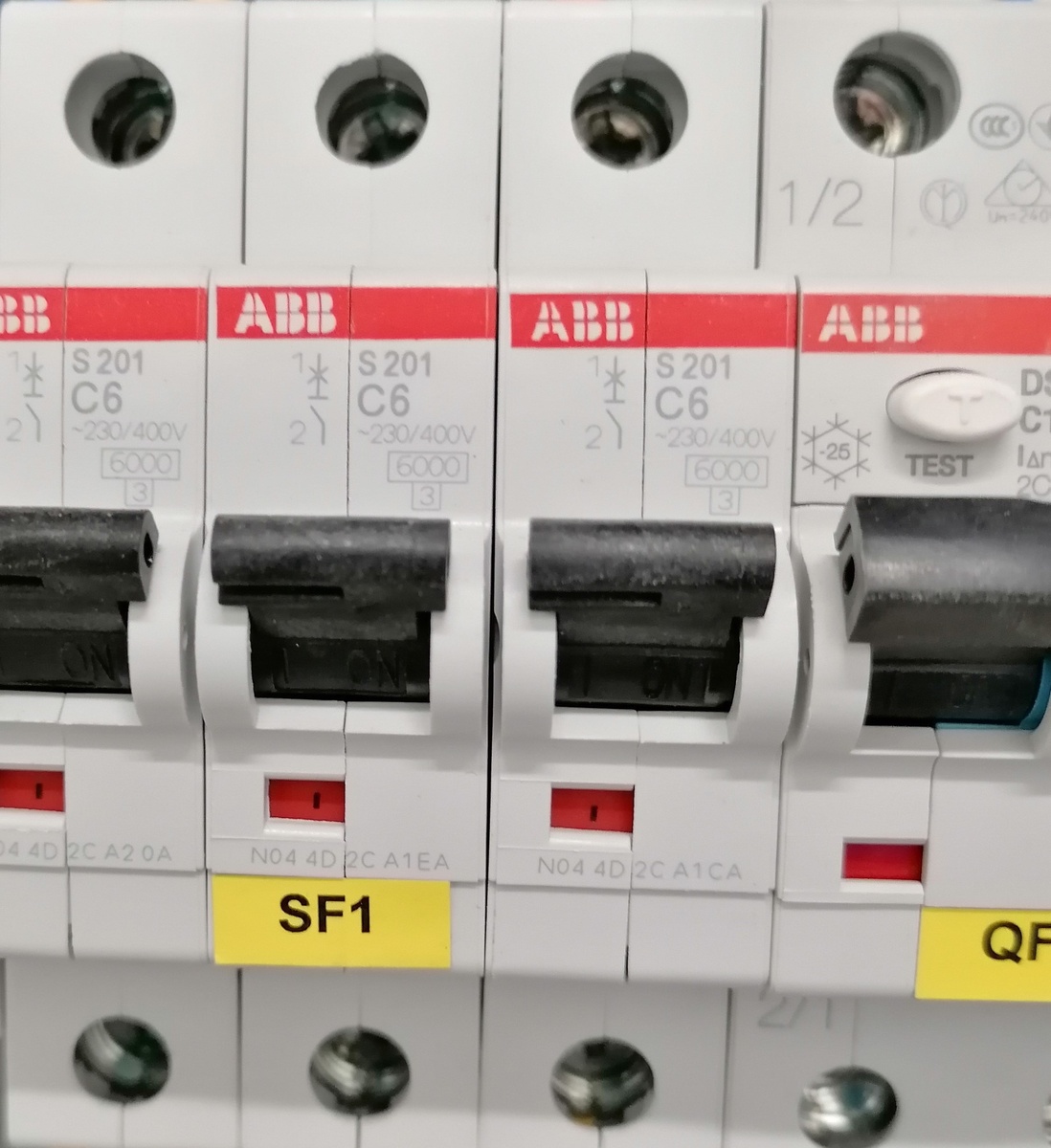 Обычно, тип написан на корпусе автомата, тут к примеру, это тип С