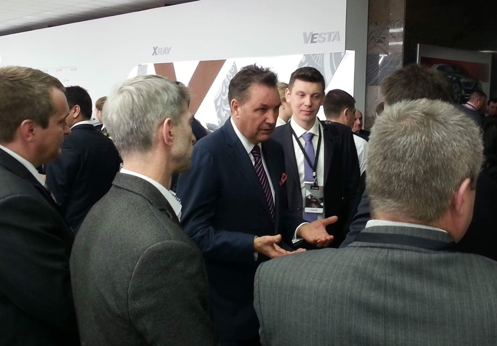 Бу Андерссон с дилерами Lada (фото автора).