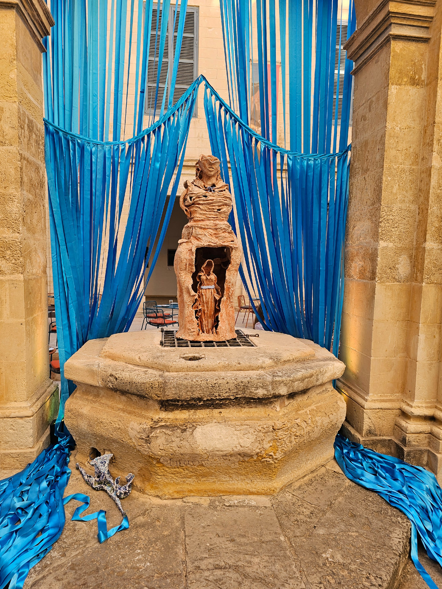 Инсталляция вблизи