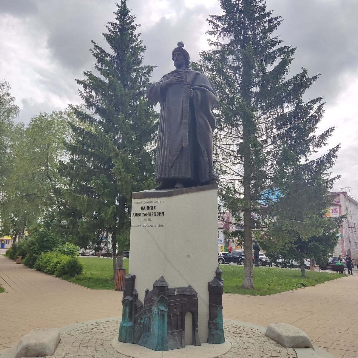 Памятник основателю города