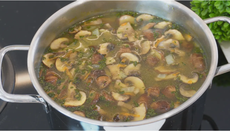 Как подготовить грибы перед добавлением в суп, да так, чтобы получился с настоящим ароматом леса...