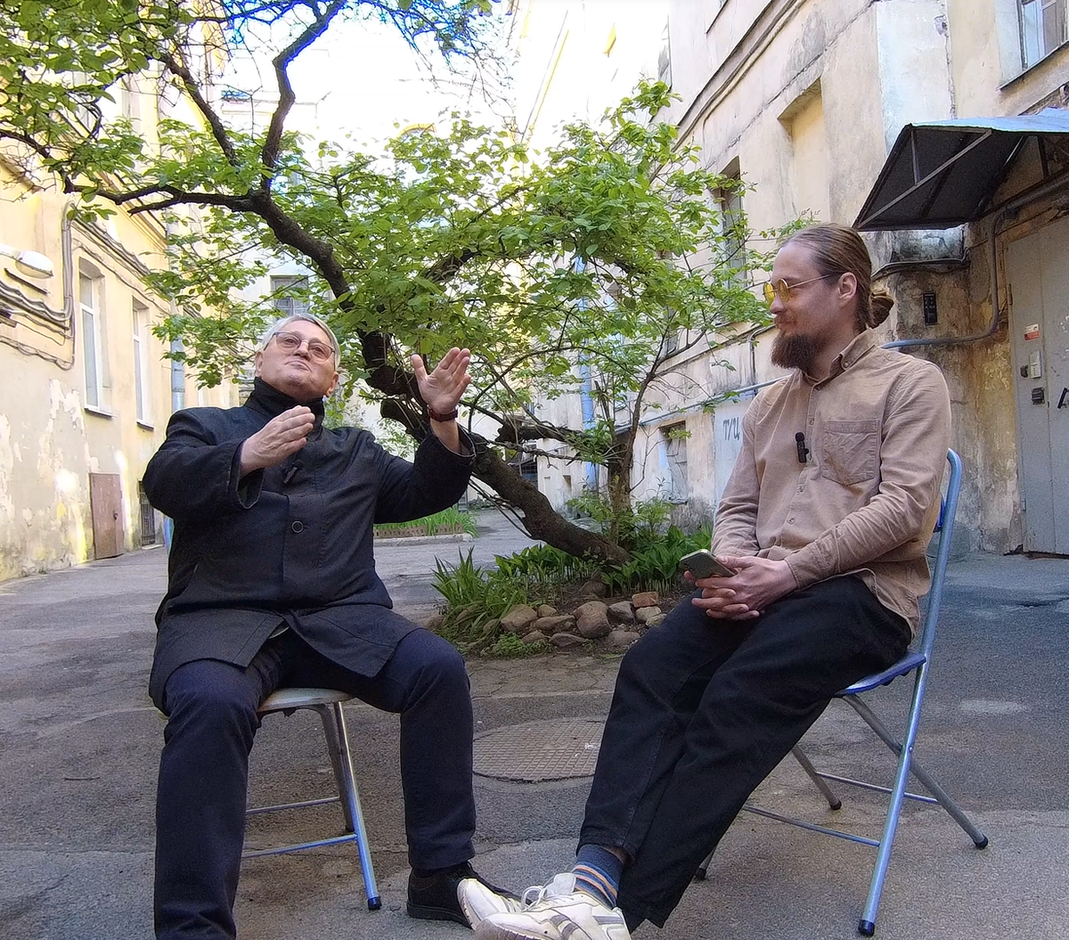 Анатолий Дмитриев – интервьюерВалерий Савчук – российский философ, аналитик изобразительного искусства, куратор, художник. Доктор философских наук, профессор кафедры онтологии и теории познания философского факультета СПбГУ. Член Международного союза историков искусств и художественных критиков (АИС), Член Союза художников товарищества «Свободная культура», «Пушкинская — 10».
