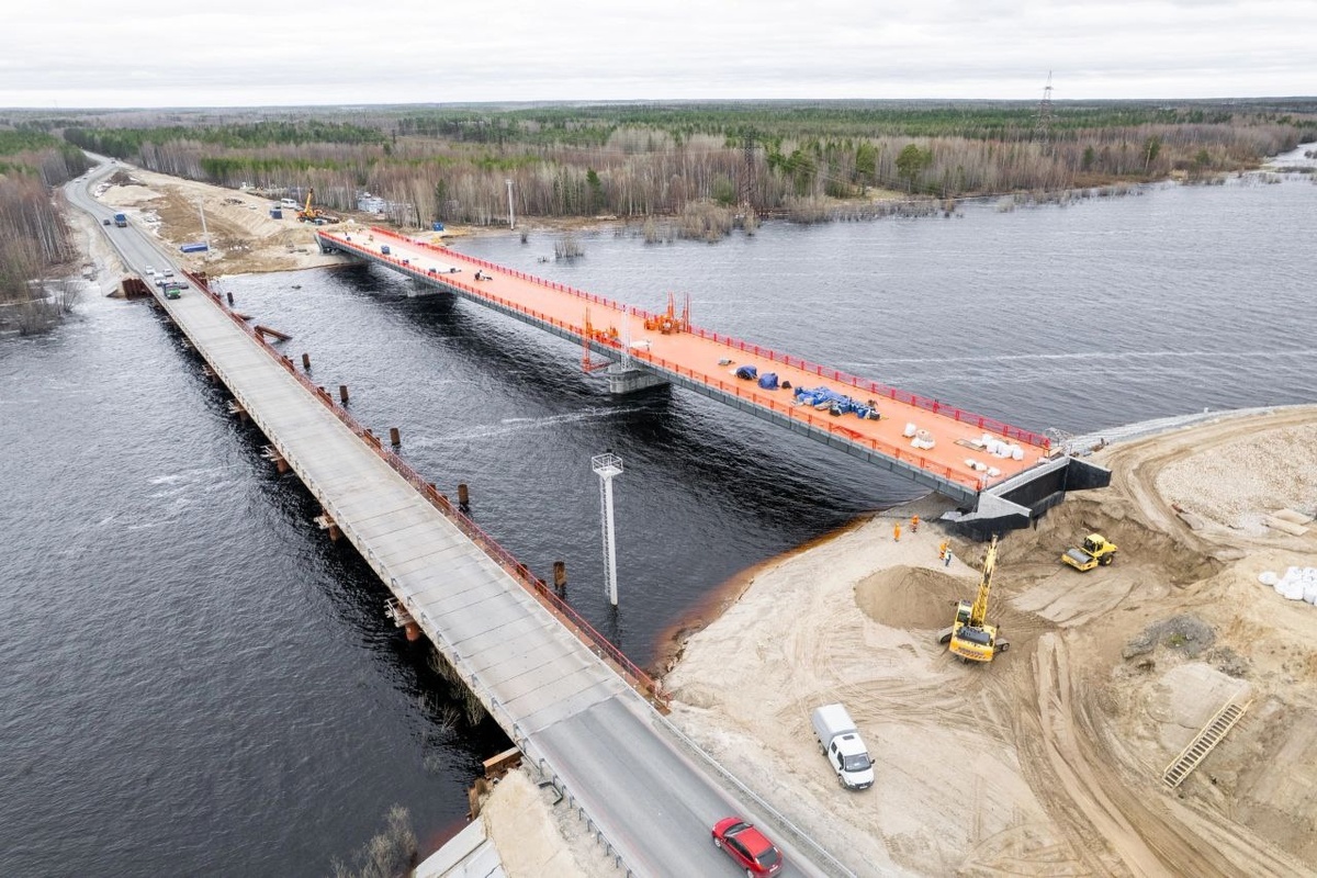    В Югре продолжается реконструкция моста через реку Ватинский Ёган