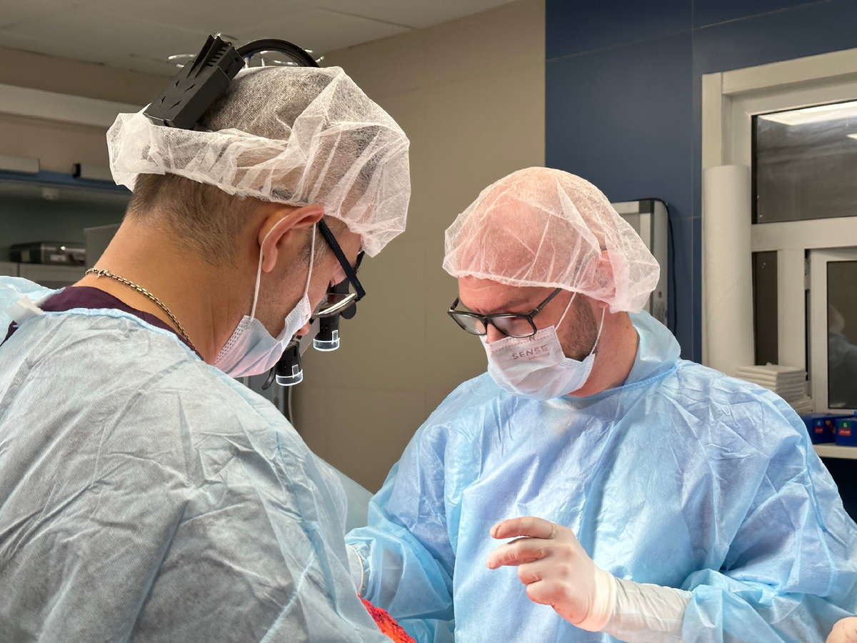 Фролов Евгений Владимирович, пластический хирург, заведующий отделения пластической хирургии «Бест Клиник»