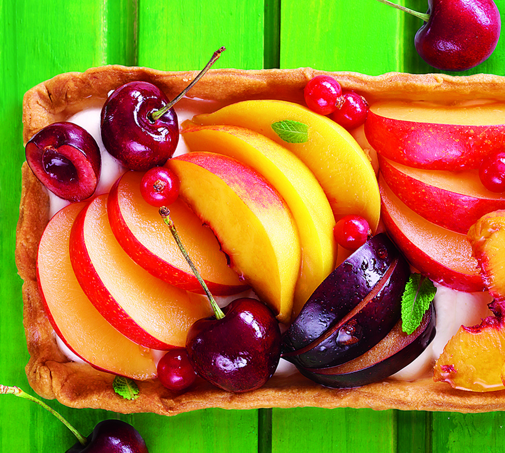 Пирог со сливочным кремом и фруктами