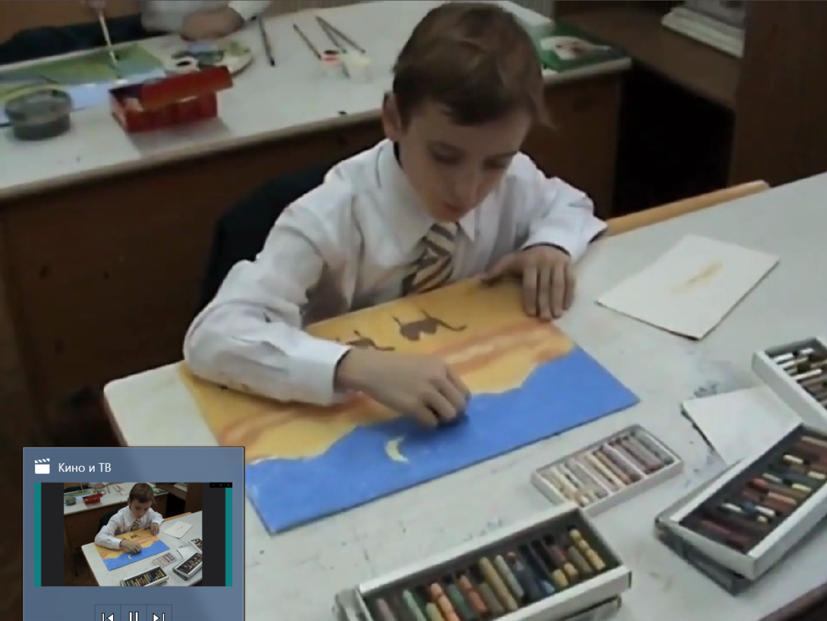 Рождение пейзажа пустыни. Ученик для изображения знойной пустыни и сыпучих песков выбрал технику пастели.