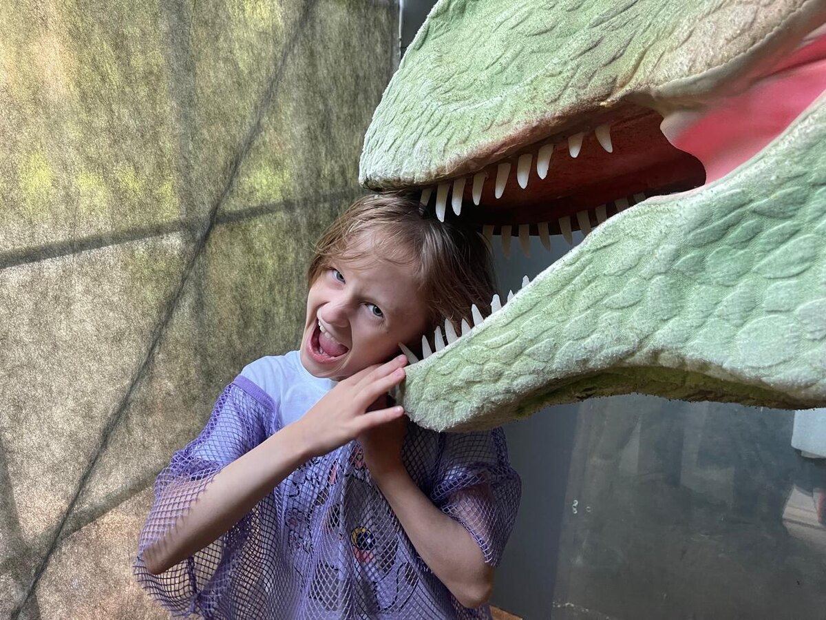 В пасти динозавра