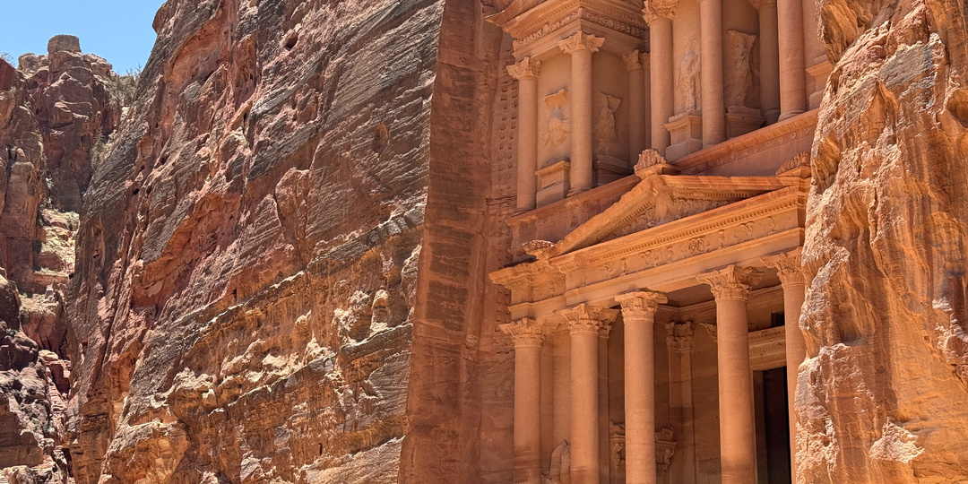 Иордания. Храм Эль-Хазне. Петра.