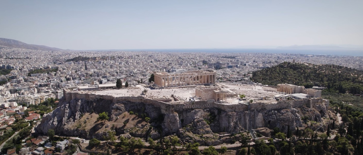 Акрополь господствует над Афинами – символ города виден почти из любой точки центра
