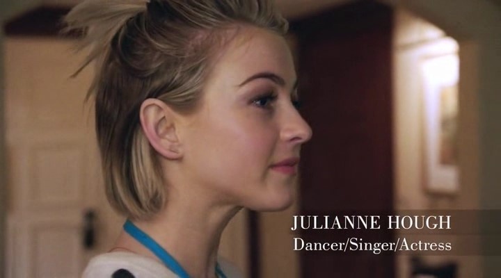 В числе клиентов Роббинса - немало знаменитостей, включая Горбачёва. В данном фильме засветилась Джулианна Хаф, известная по главной роли в фильме «Рок на века»