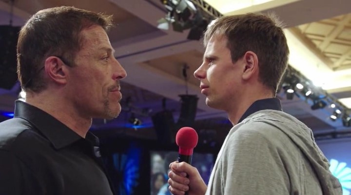 Критики Роббинса склонны верить, что на семинарах активно используются «подсадные утки»