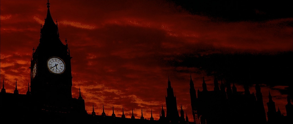 Большая часть съёмок проходила в Праге, где были воссозданы 4 квартала Уайтчепела, района в котором действовал убийца. 