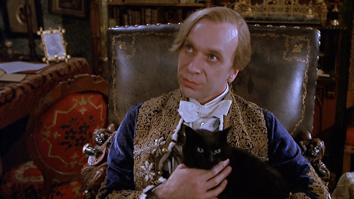 Закон жанра - где смерть, там обязательно пушистые коты. 