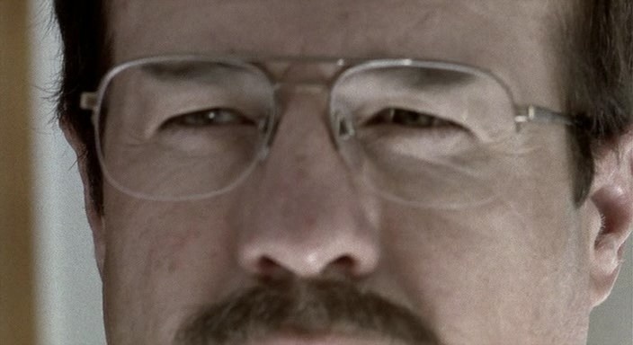 В некоторых кадрах Генри очень напоминает другого серийного убийцу - Гэри Риджуэя.