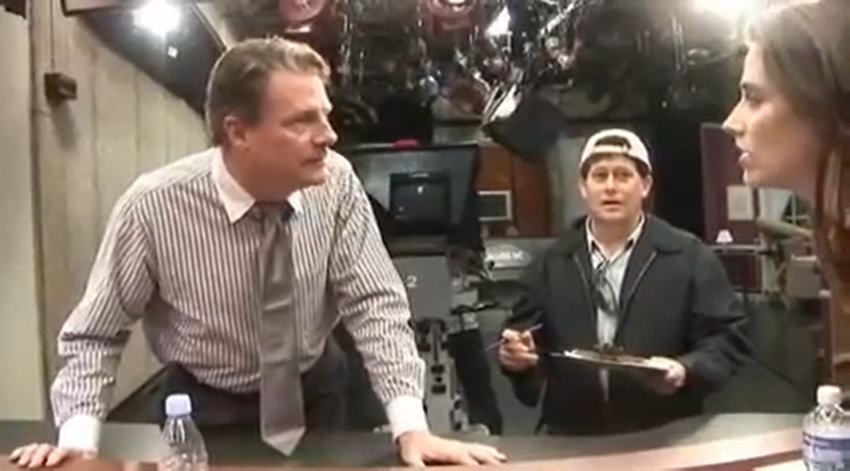 В побочном сюжете ведущая новостей постоянно отказывается вещать про B.T.K. Комичность ситуации усугубляется тем, что это сильно напоминает ситуацию из «Очень страшное кино 3»