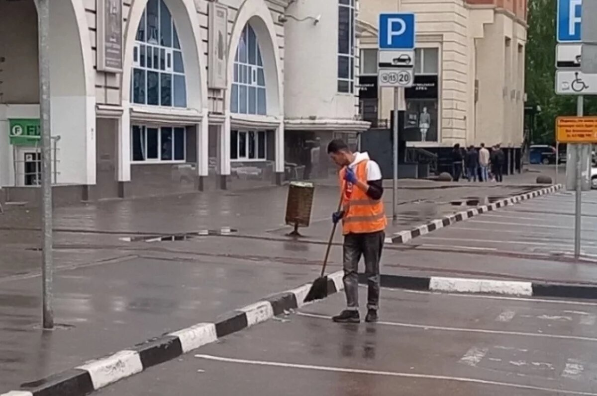    В Туле проводят механизированную уборку дорог и тротуаров