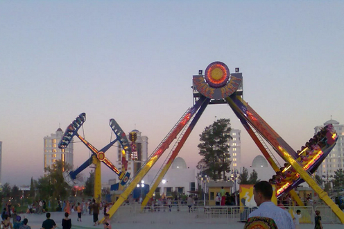 Парк развлечений. Фото с сайта turkmenportal.com