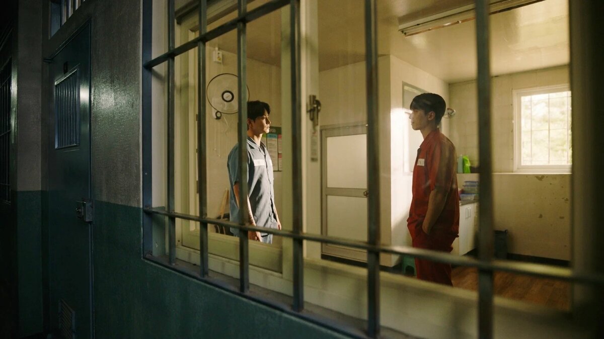    Кадр из сериала «Акула: Буря»Кинопоиск