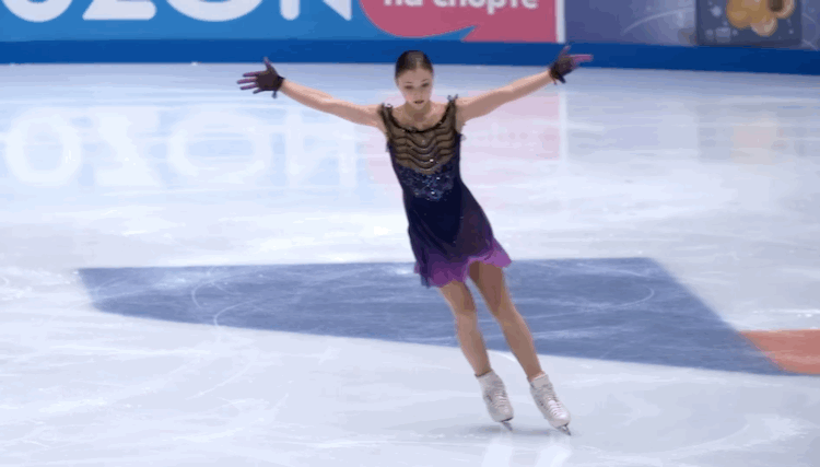 3Lo Софьи Самоделкиной. Ноги скрещены до прыжка