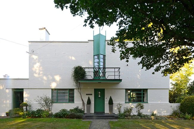 Волвертон. 1927. Архитекторы Томас С. Тэйт, Фредерик Макманус. Эссекс. Источник: https://www.interior.ru/architecture/7370-ar-deko-velikobritanii-kniga-elejn-kharvud.html