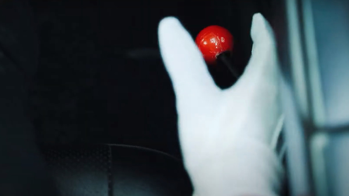 Открыть и закрыть дверь пассажиру можно, не выходя из автомобиля