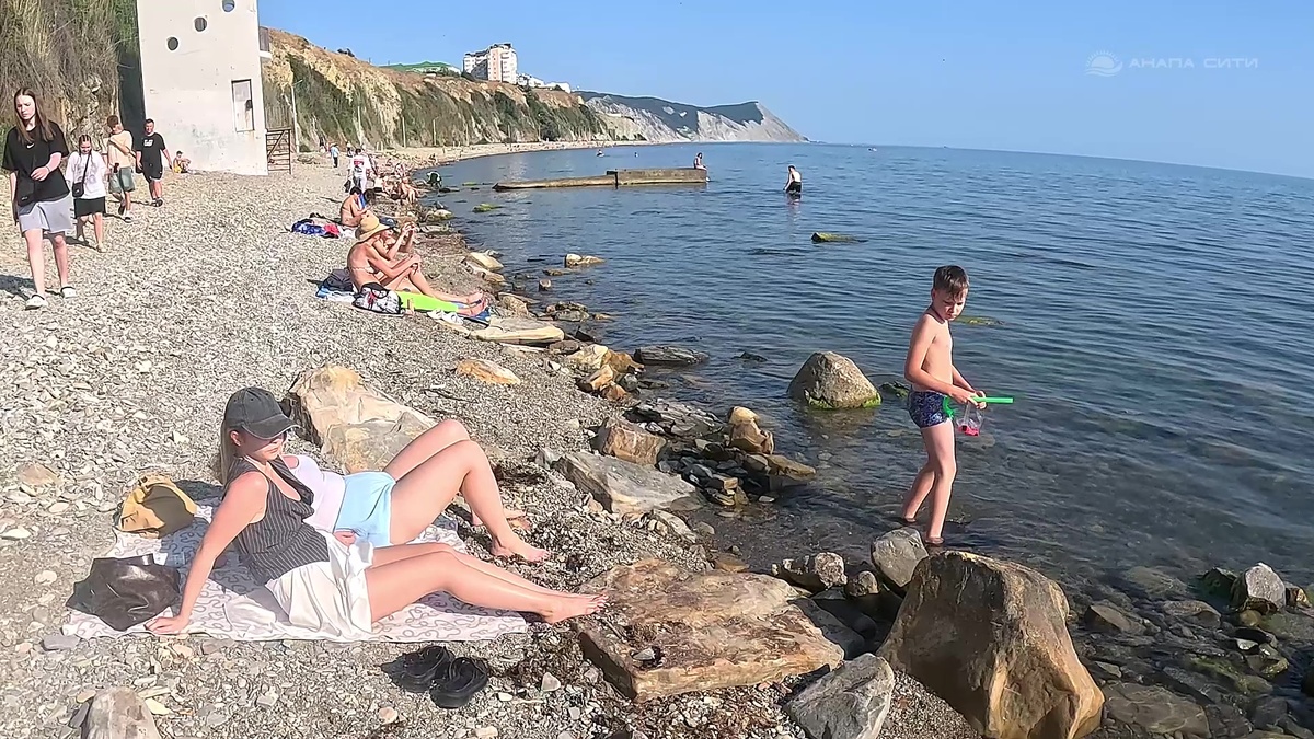 Анапа, июнь 2025. Каменистый пляж на Высоком берегу