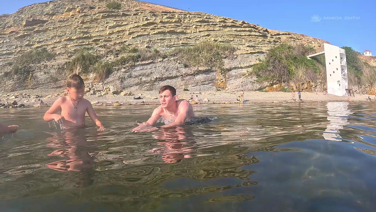 Пляж на высоком берегу. Июнь 2025