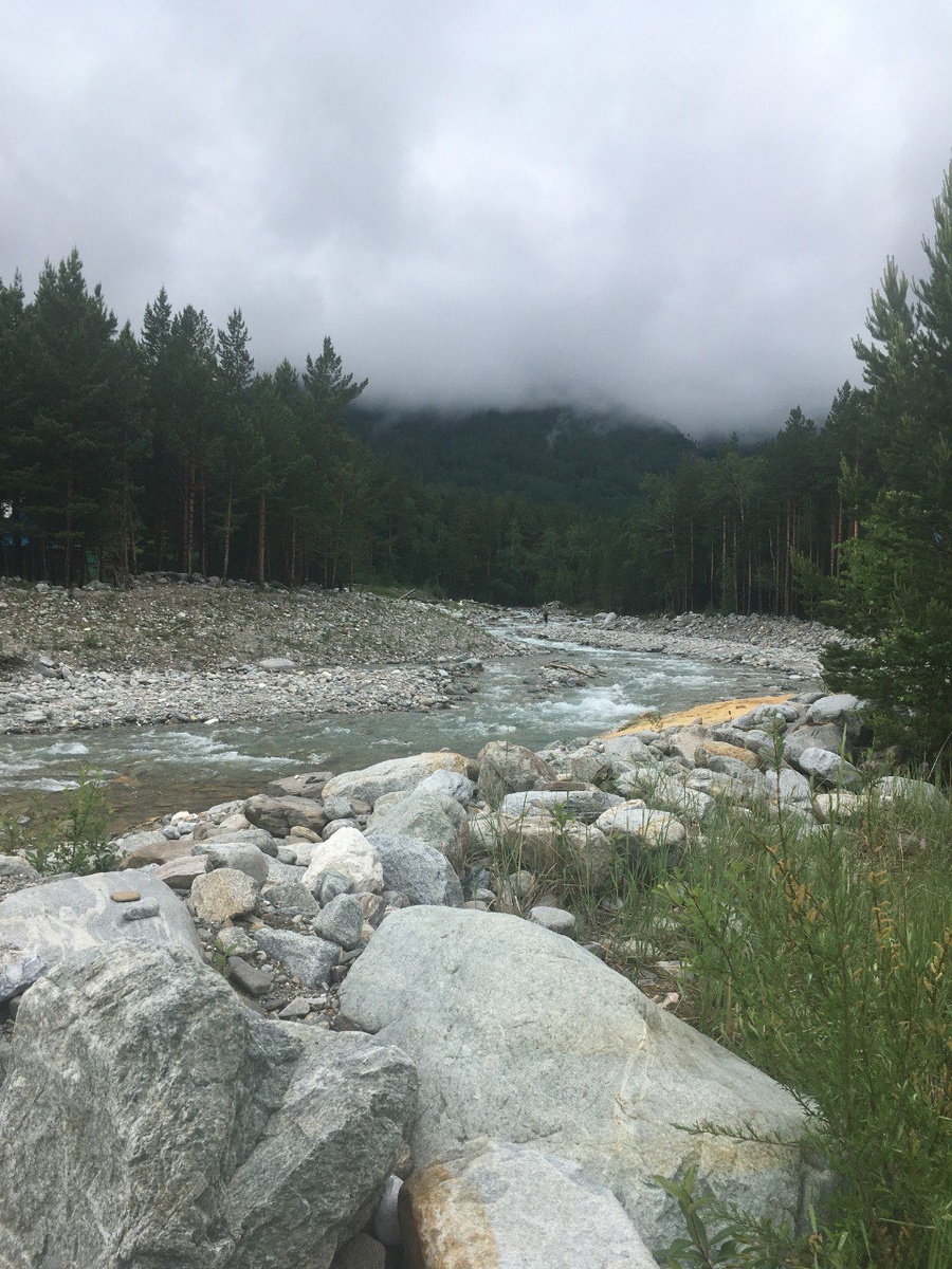Река Кынгарга и вид на горы Тункинские Гольцы