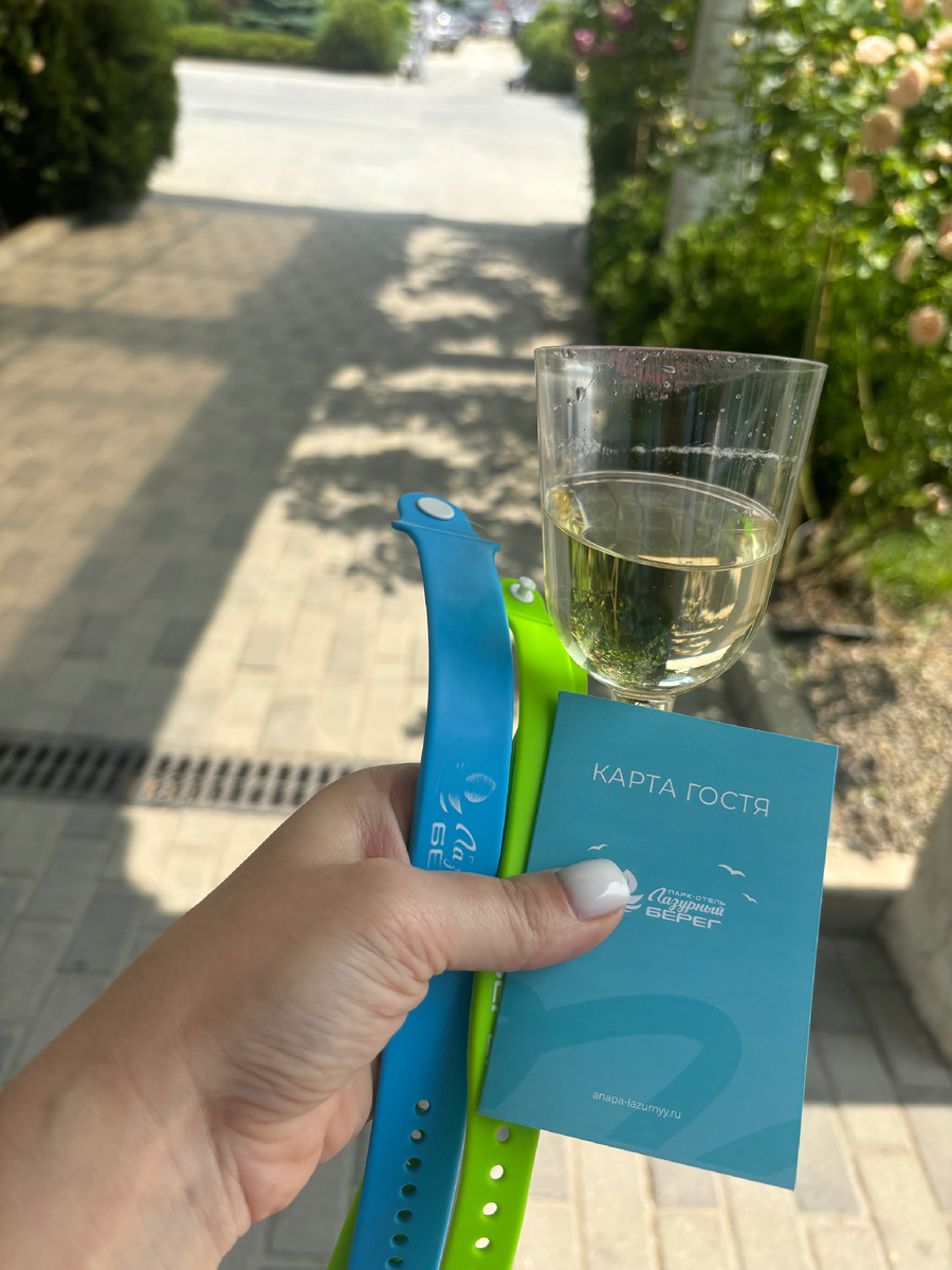 Выпила бокал шампанского по приезду