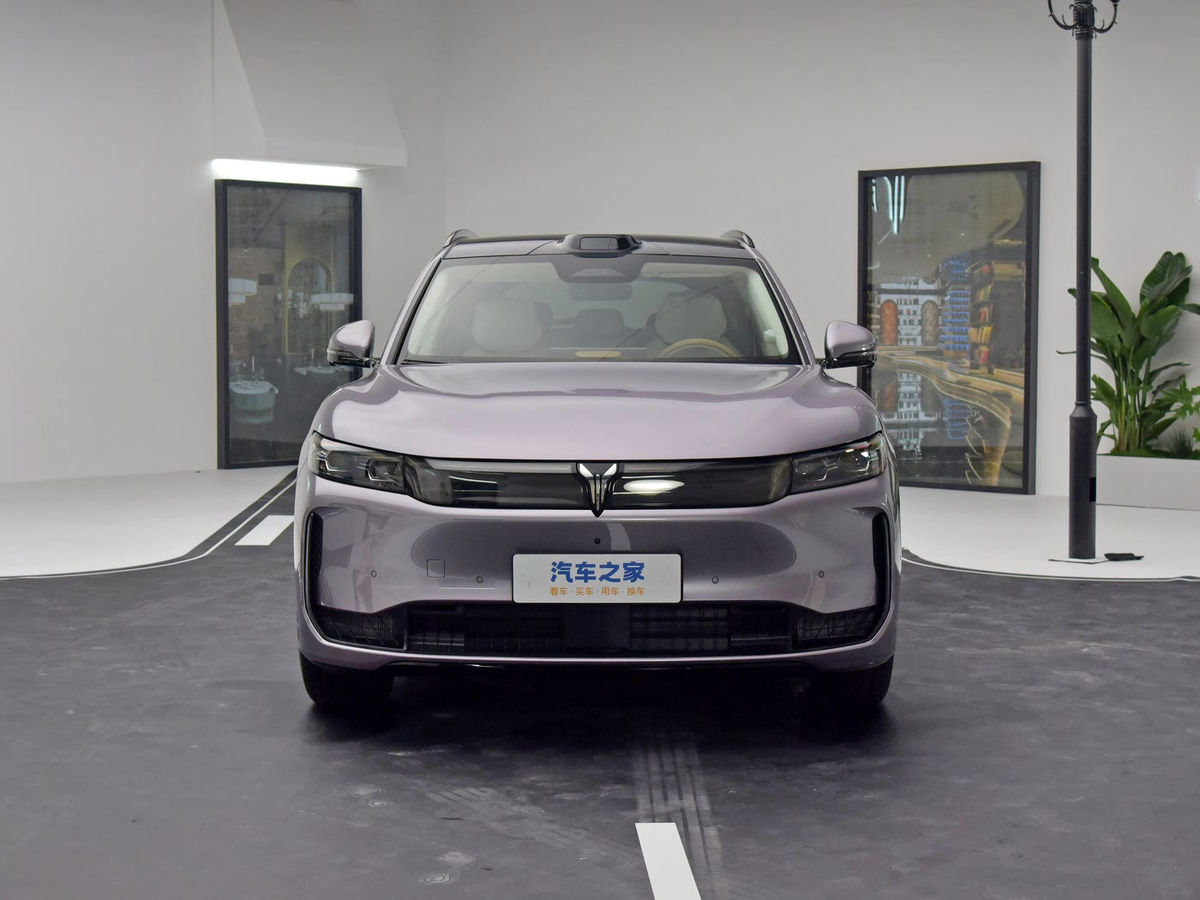 Передняя часть кроссовера