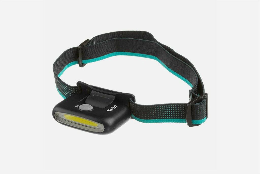 Фонарь Xiaomi NexTool Multifunctional Head Lights NE20002 заряжается через провод Type-C. Для зарядки можно использовать обычный пауэрбанк. Фото: Яндекс Маркет