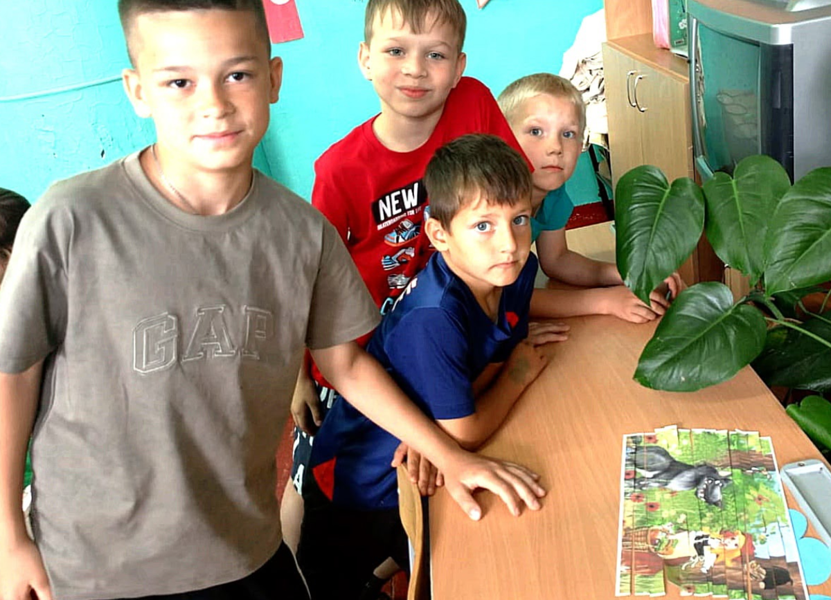 Собирали пазлы "Красная шапочка"