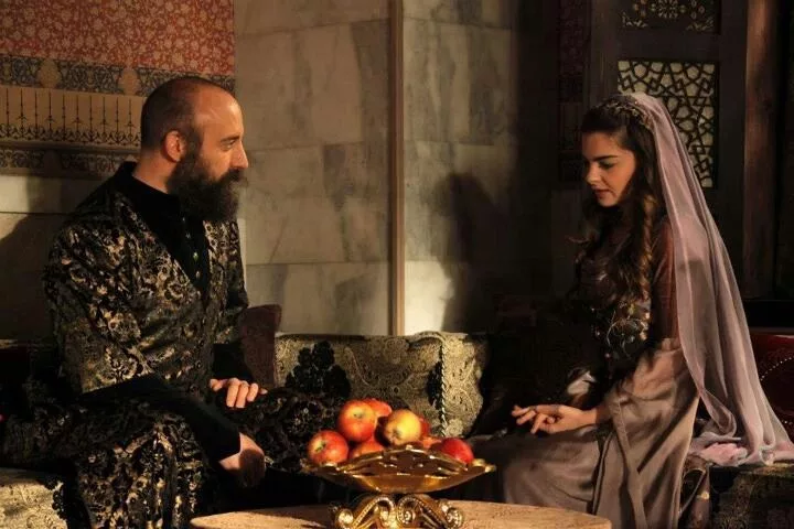 Сулейман  слушает Михримах