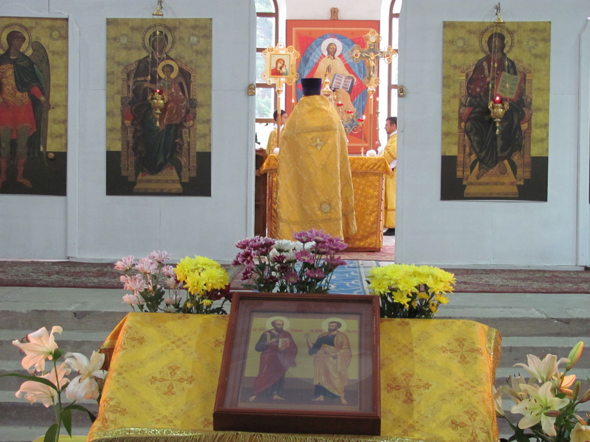 Перед малым входом