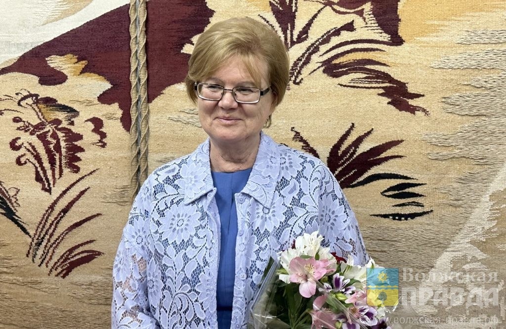 Волжская художница Ирина Бароха📷    «Тебе, Господи!»: в Волжском открылась экспозиция художницы, расписывающей храмы, Ирины Бароха
