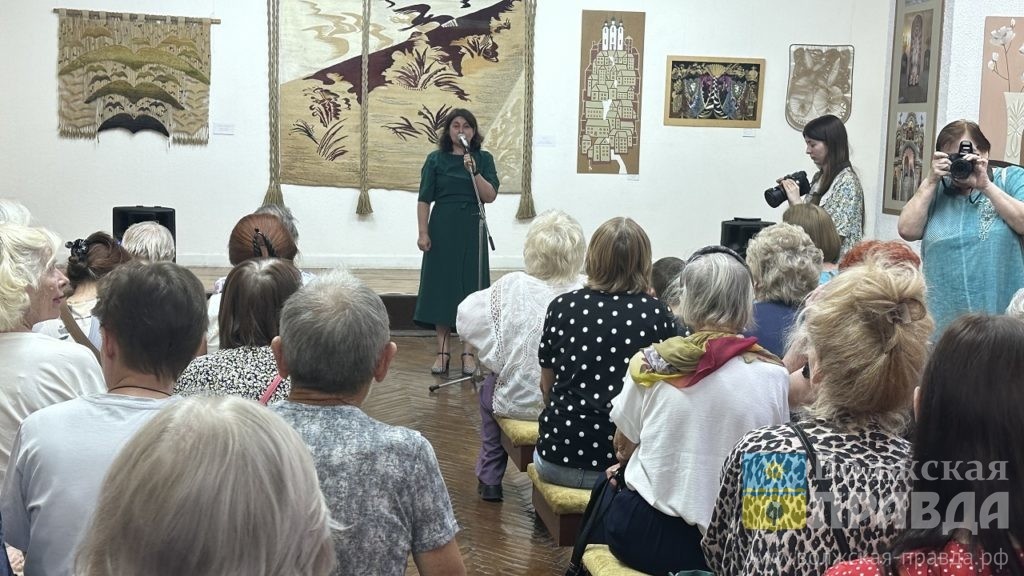     «Тебе, Господи!»: в Волжском открылась экспозиция художницы, расписывающей храмы, Ирины Бароха
