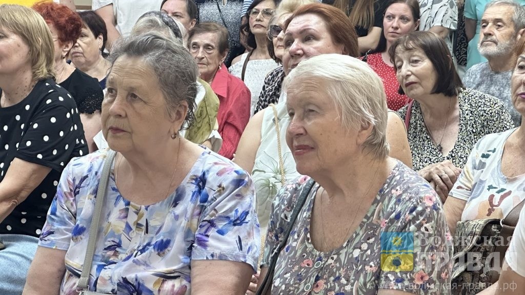     «Тебе, Господи!»: в Волжском открылась экспозиция художницы, расписывающей храмы, Ирины Бароха
