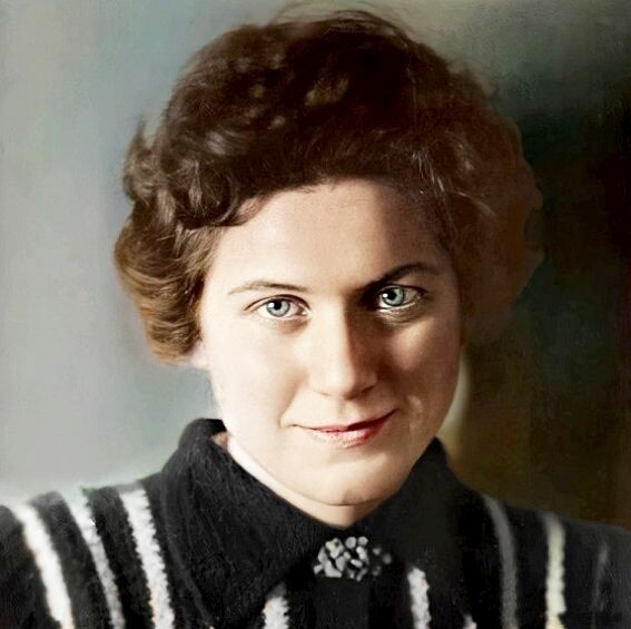 Светлана Иосифовна Аллилуева (урождённая Сталина, дочь Иосифа Виссарионовича Джугашвили, 1926-2011 гг.)